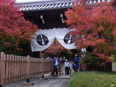 京都・光明寺（正門前）